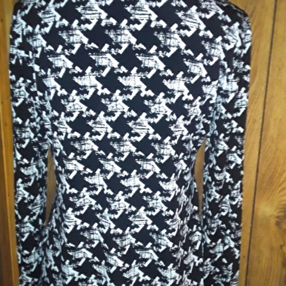 Womans Size Large Blouse| Abstract Repeat Pattern Shirt Buttonup Longsleeved Top - Picture 3 of 4